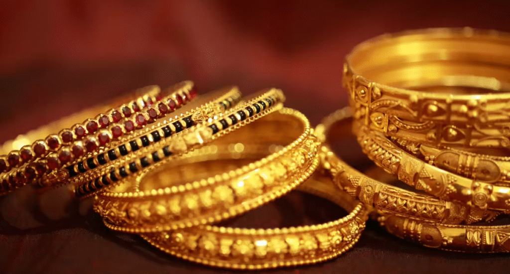 Sell gold vs pledge gold comparison to get instant cash in Bangalore